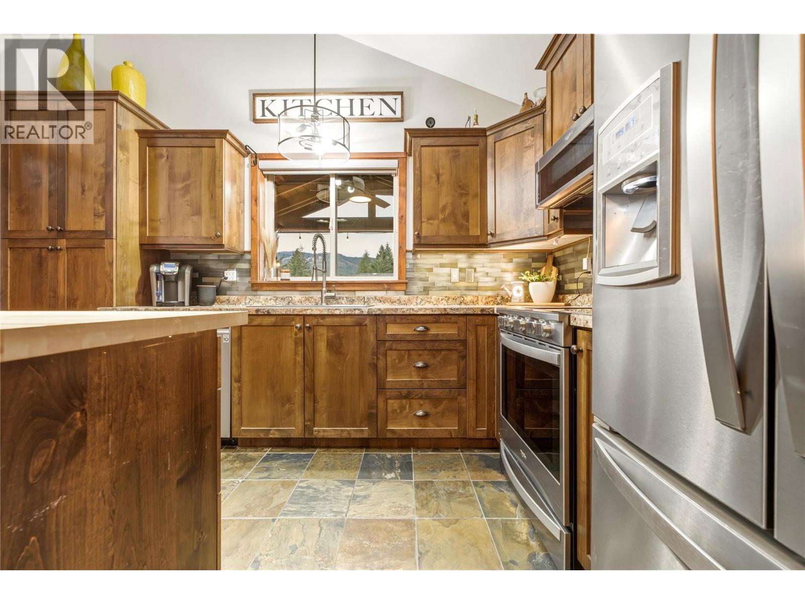 225 Falcon Avenue, Vernon, British Columbia  V1H 2A1 - Photo 8 - 10403818