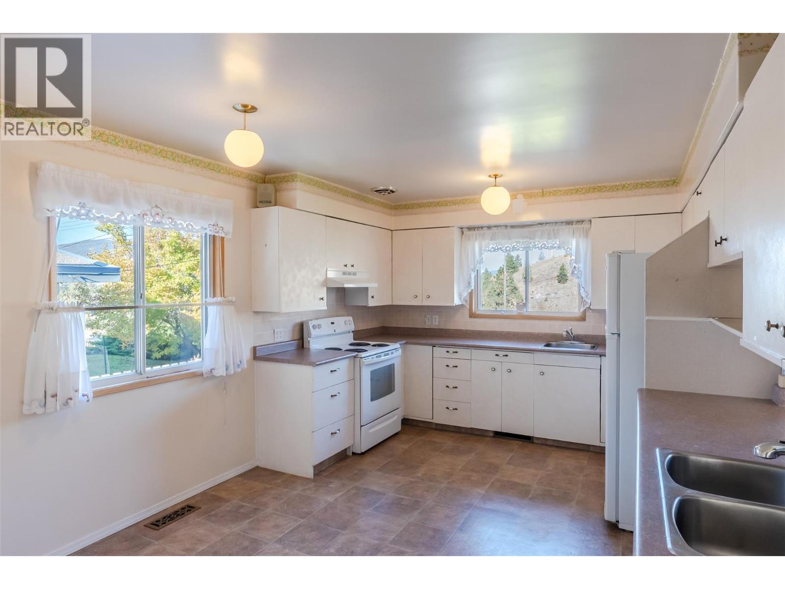 1574 Ridgedale Avenue, Penticton, British Columbia  V2A 2S4 - Photo 10 - 10403842