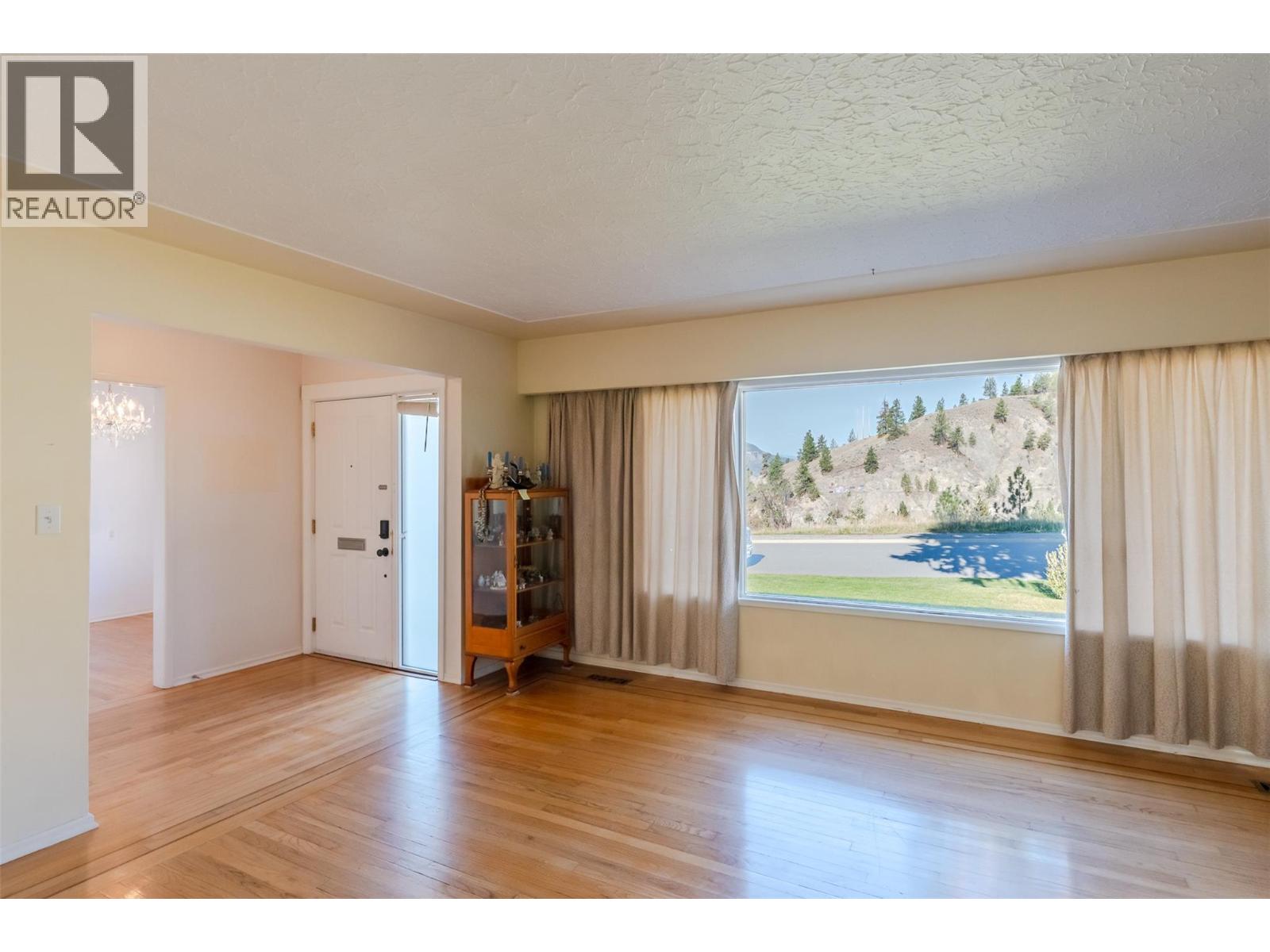 1574 Ridgedale Avenue, Penticton, British Columbia  V2A 2S4 - Photo 5 - 10403842