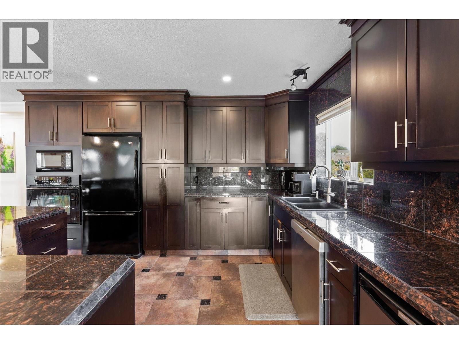 2430 Chieftain Road, West Kelowna, British Columbia  V4T 1N3 - Photo 6 - 10403592