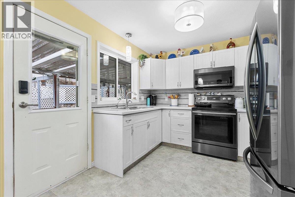 4205 Wellington Drive, Vernon, British Columbia  V1T 9H7 - Photo 5 - 10400854