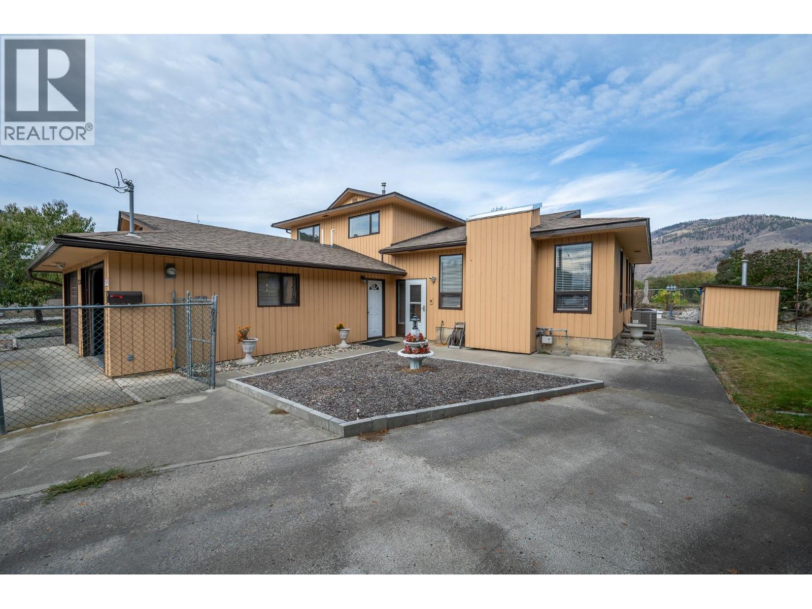 718 Driftwood Place, Kamloops, British Columbia  V2B 7Y5 - Photo 1 - 10403792