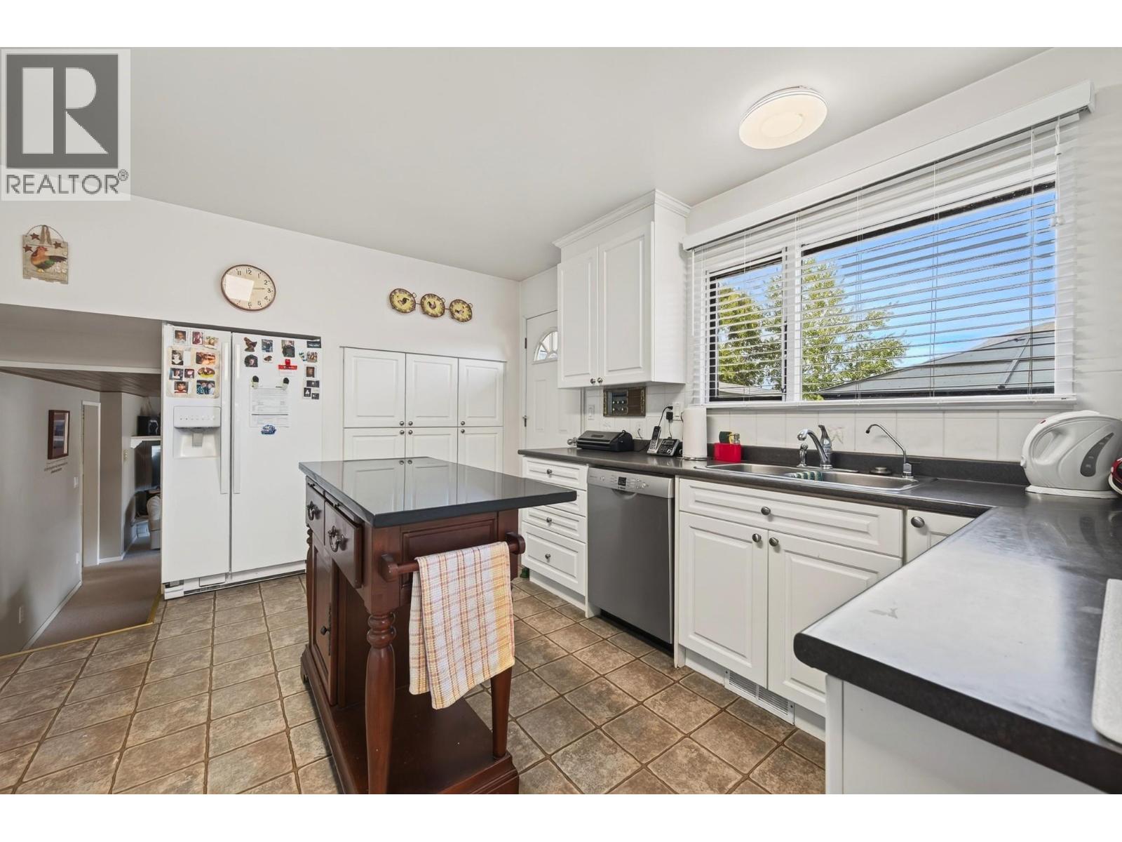 718 Driftwood Place, Kamloops, British Columbia  V2B 7Y5 - Photo 10 - 10403792