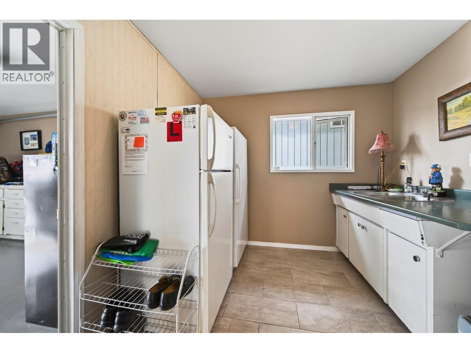718 Driftwood Place, Kamloops, British Columbia  V2B 7Y5 - Photo 23 - 10403792