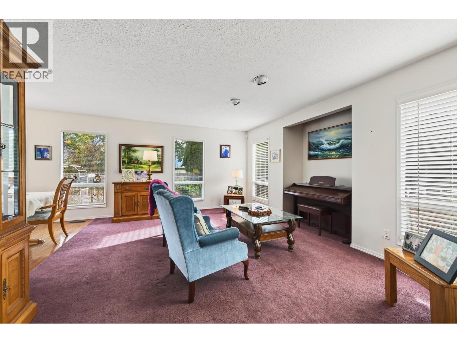 718 Driftwood Place, Kamloops, British Columbia  V2B 7Y5 - Photo 3 - 10403792