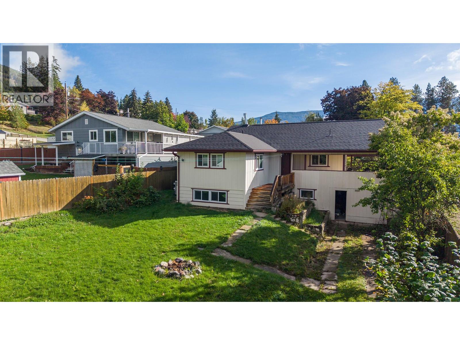 115 24th Avenue N, Creston, British Columbia  V0B 1G5 - Photo 1 - 10402058