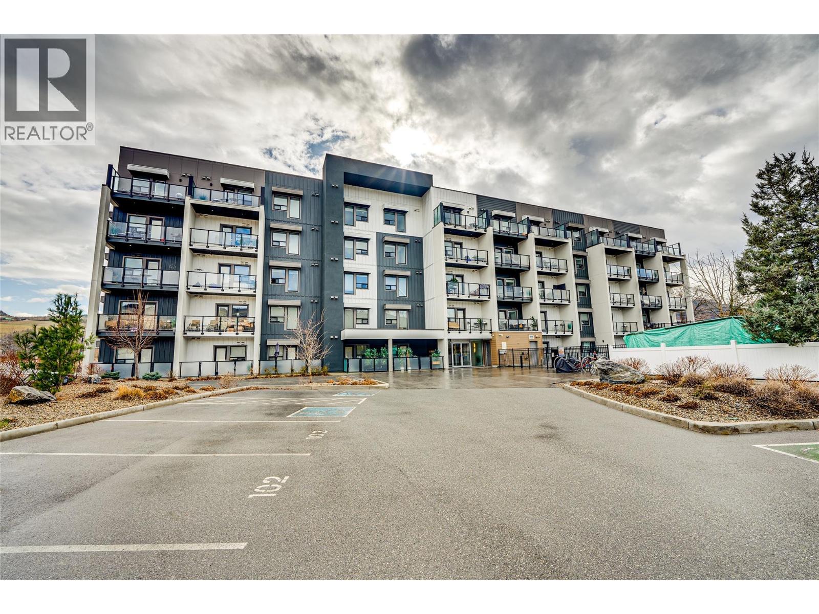 2555 Lakeshore Road Unit# 321, Vernon, British Columbia  V1H 1M9 - Photo 1 - 10403901