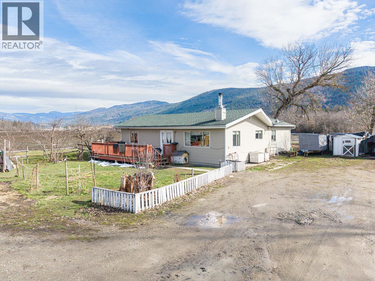4536 97a Highway, Spallumcheen, British Columbia  V4Y 0S1 - Photo 2 - 10403906