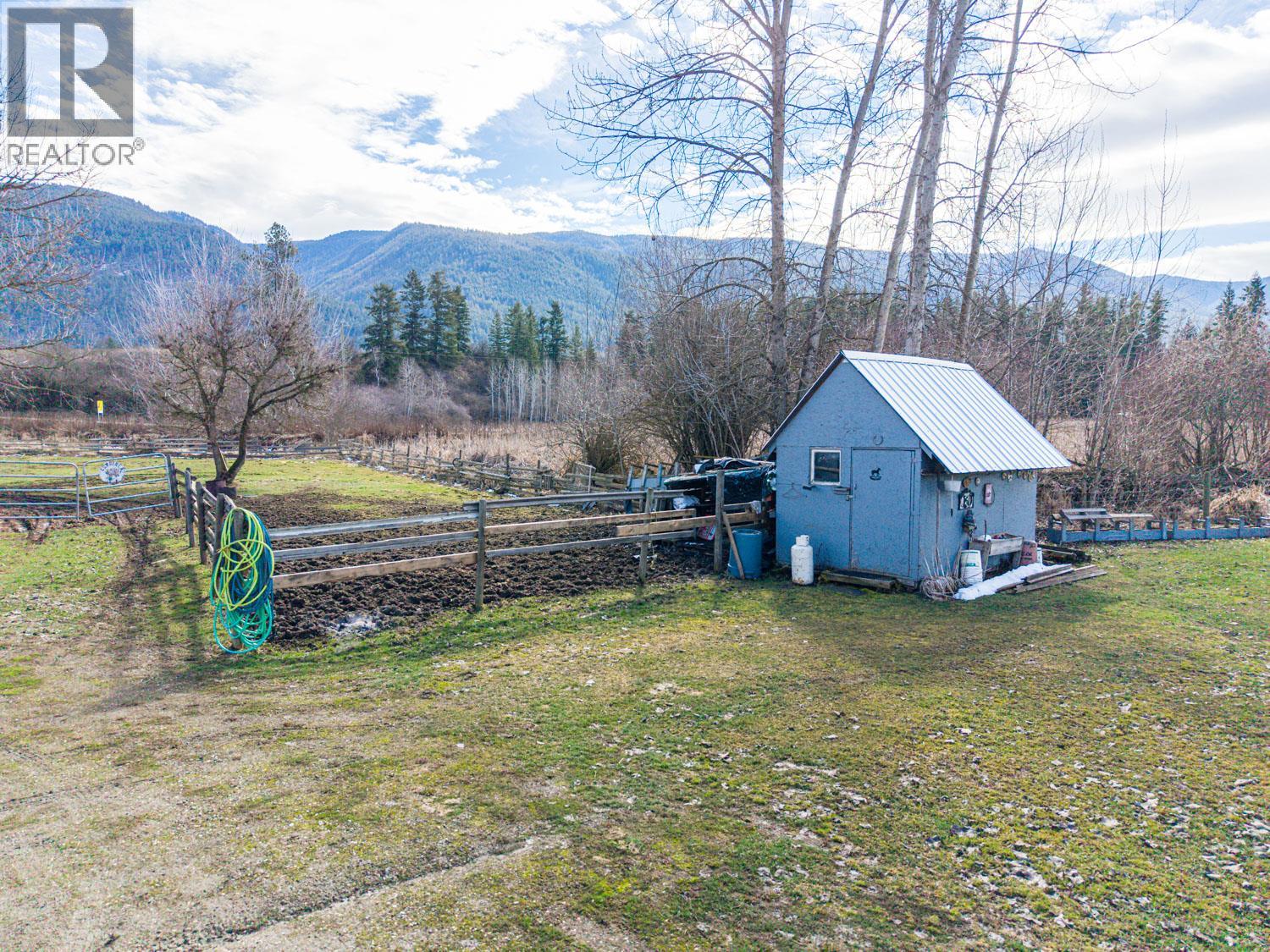 4536 97a Highway, Spallumcheen, British Columbia  V4Y 0S1 - Photo 6 - 10403906