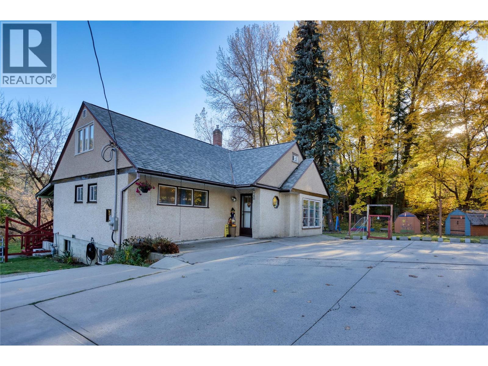 2066 Caughlin Road, Fruitvale, British Columbia  V0G 1L1 - Photo 1 - 10403899