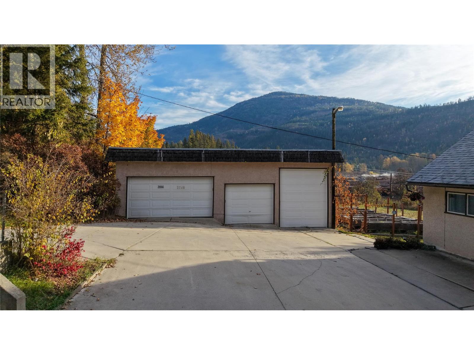 2066 Caughlin Road, Fruitvale, British Columbia  V0G 1L1 - Photo 10 - 10403899