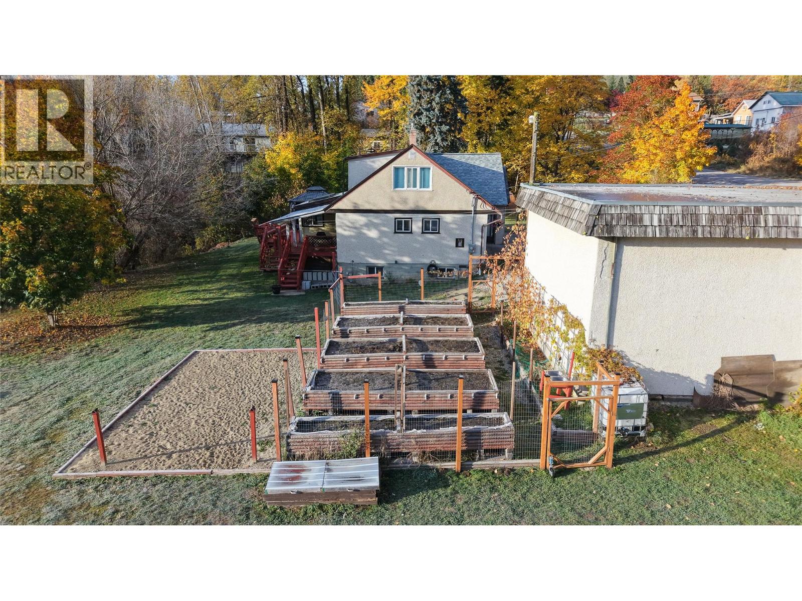 2066 Caughlin Road, Fruitvale, British Columbia  V0G 1L1 - Photo 12 - 10403899