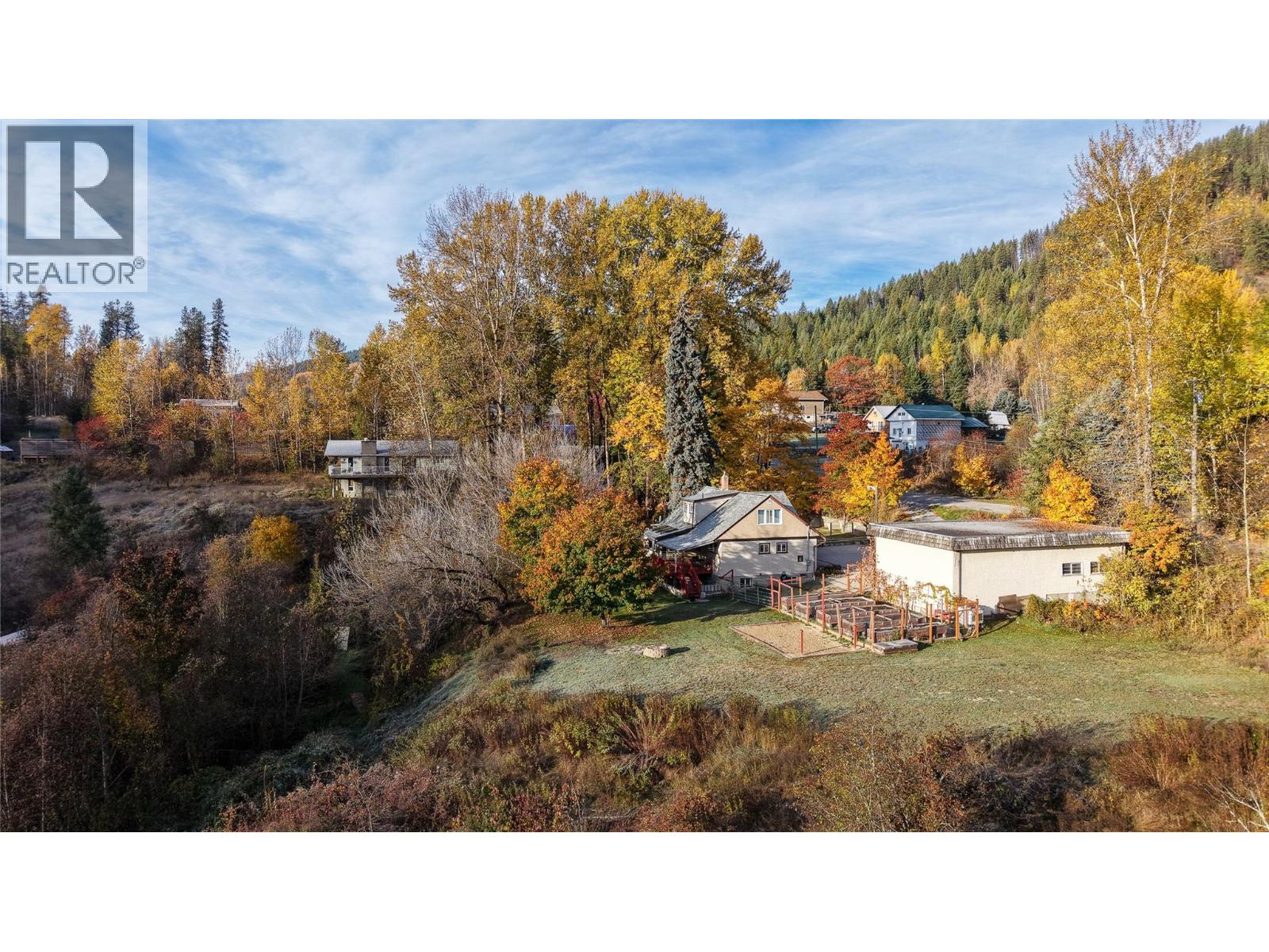 2066 Caughlin Road, Fruitvale, British Columbia  V0G 1L1 - Photo 13 - 10403899