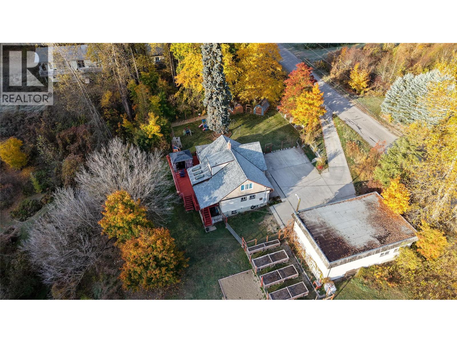 2066 Caughlin Road, Fruitvale, British Columbia  V0G 1L1 - Photo 14 - 10403899