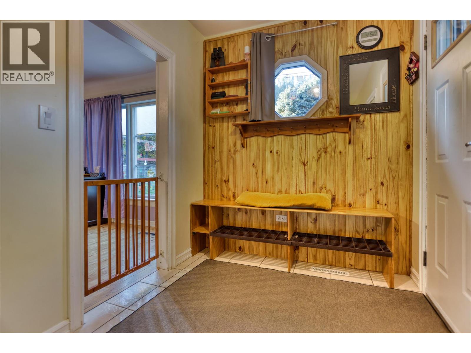 2066 Caughlin Road, Fruitvale, British Columbia  V0G 1L1 - Photo 18 - 10403899