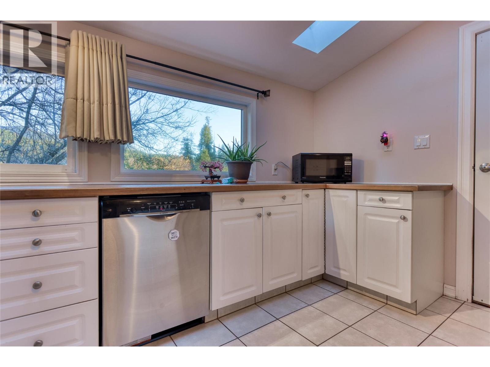 2066 Caughlin Road, Fruitvale, British Columbia  V0G 1L1 - Photo 22 - 10403899