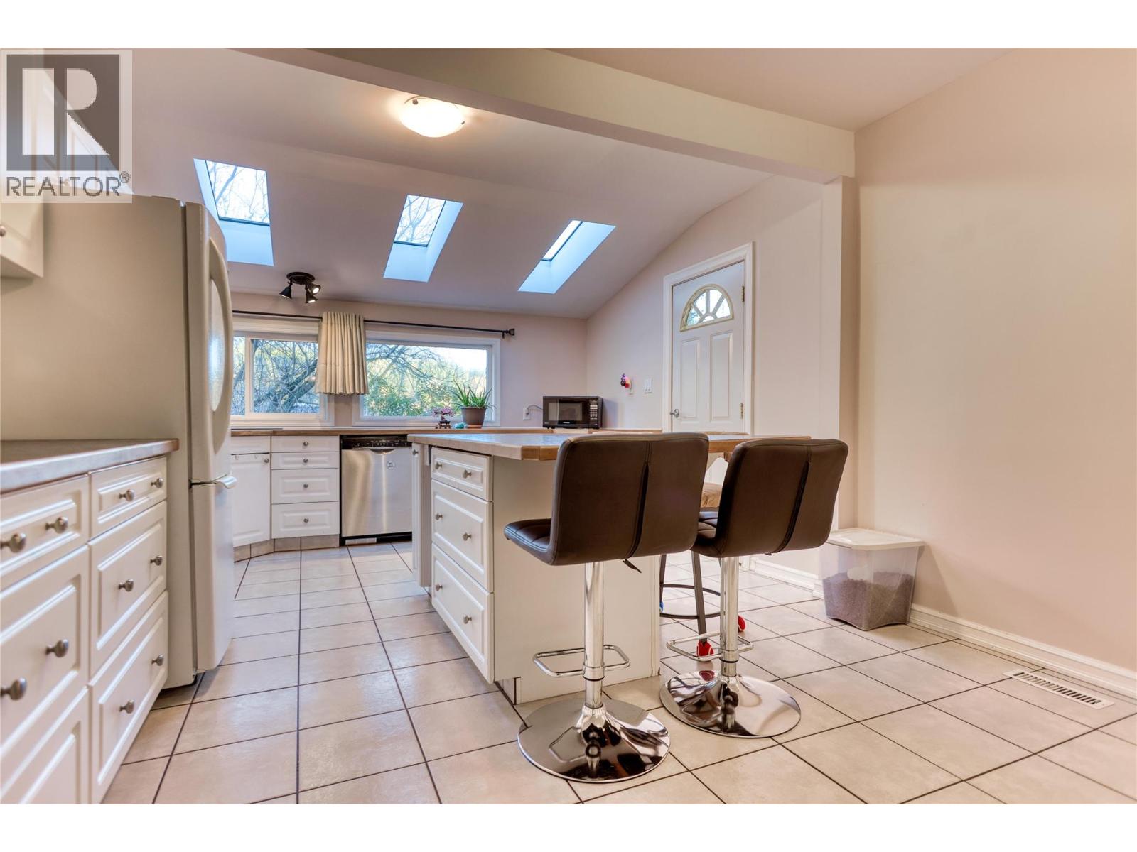 2066 Caughlin Road, Fruitvale, British Columbia  V0G 1L1 - Photo 23 - 10403899