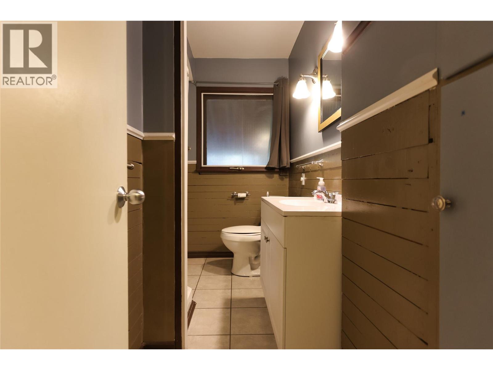 2066 Caughlin Road, Fruitvale, British Columbia  V0G 1L1 - Photo 35 - 10403899