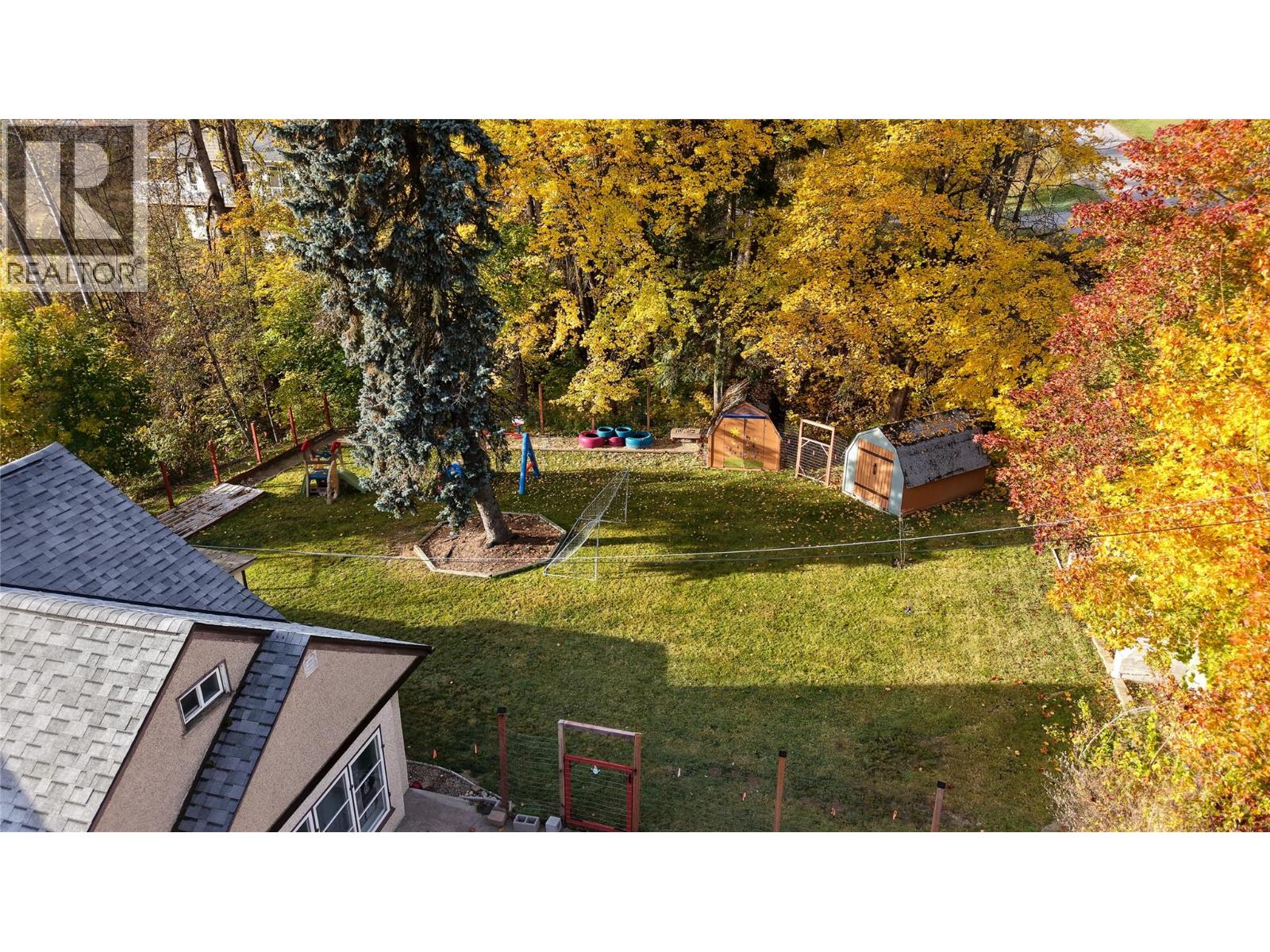 2066 Caughlin Road, Fruitvale, British Columbia  V0G 1L1 - Photo 6 - 10403899