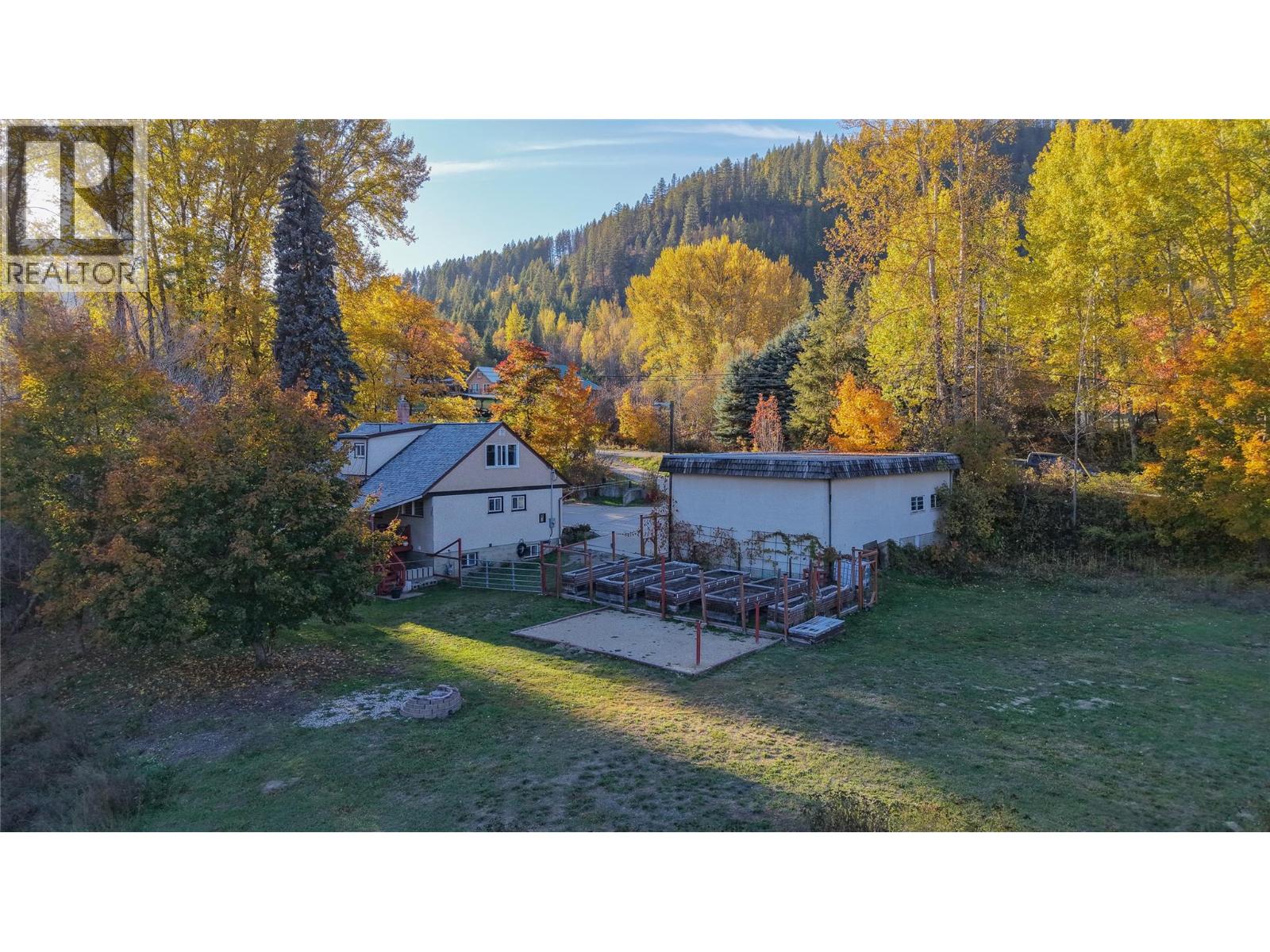 2066 Caughlin Road, Fruitvale, British Columbia  V0G 1L1 - Photo 69 - 10403899