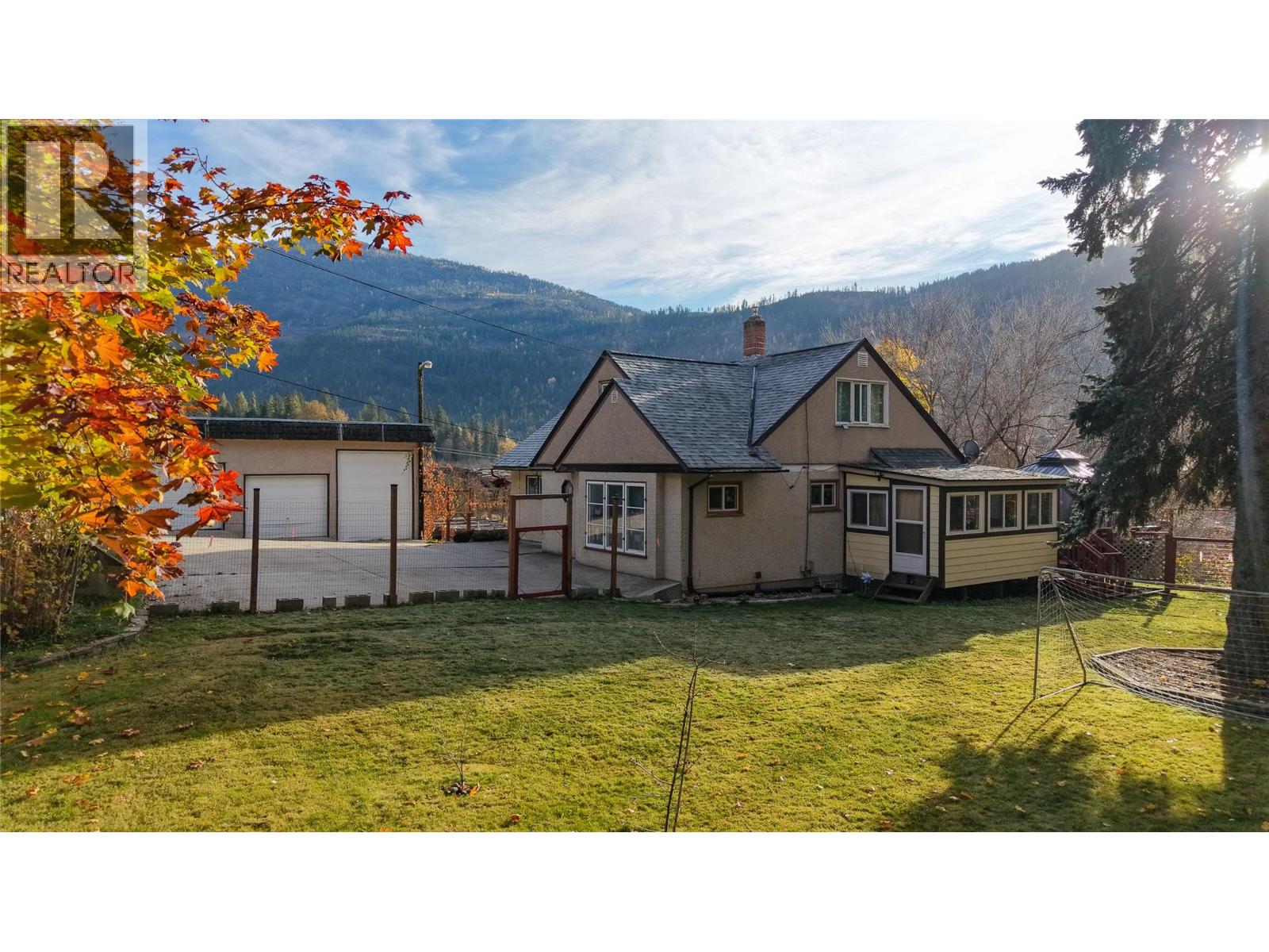 2066 Caughlin Road, Fruitvale, British Columbia  V0G 1L1 - Photo 7 - 10403899