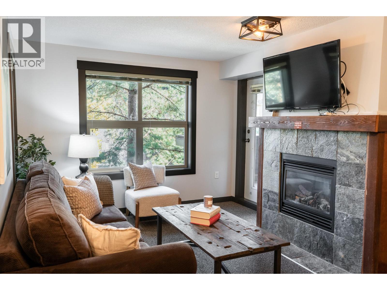 2070 Summit Drive Drive Unit# 306, Panorama, British Columbia  V0A 1T0 - Photo 1 - 10403928