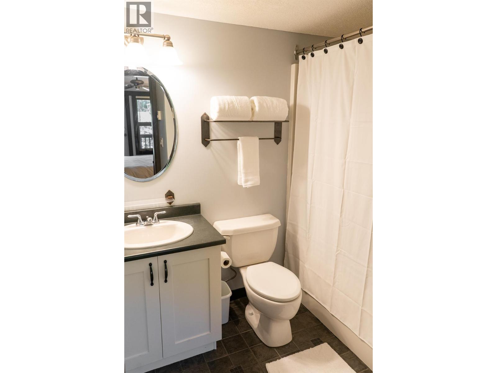 2070 Summit Drive Drive Unit# 306, Panorama, British Columbia  V0A 1T0 - Photo 11 - 10403928