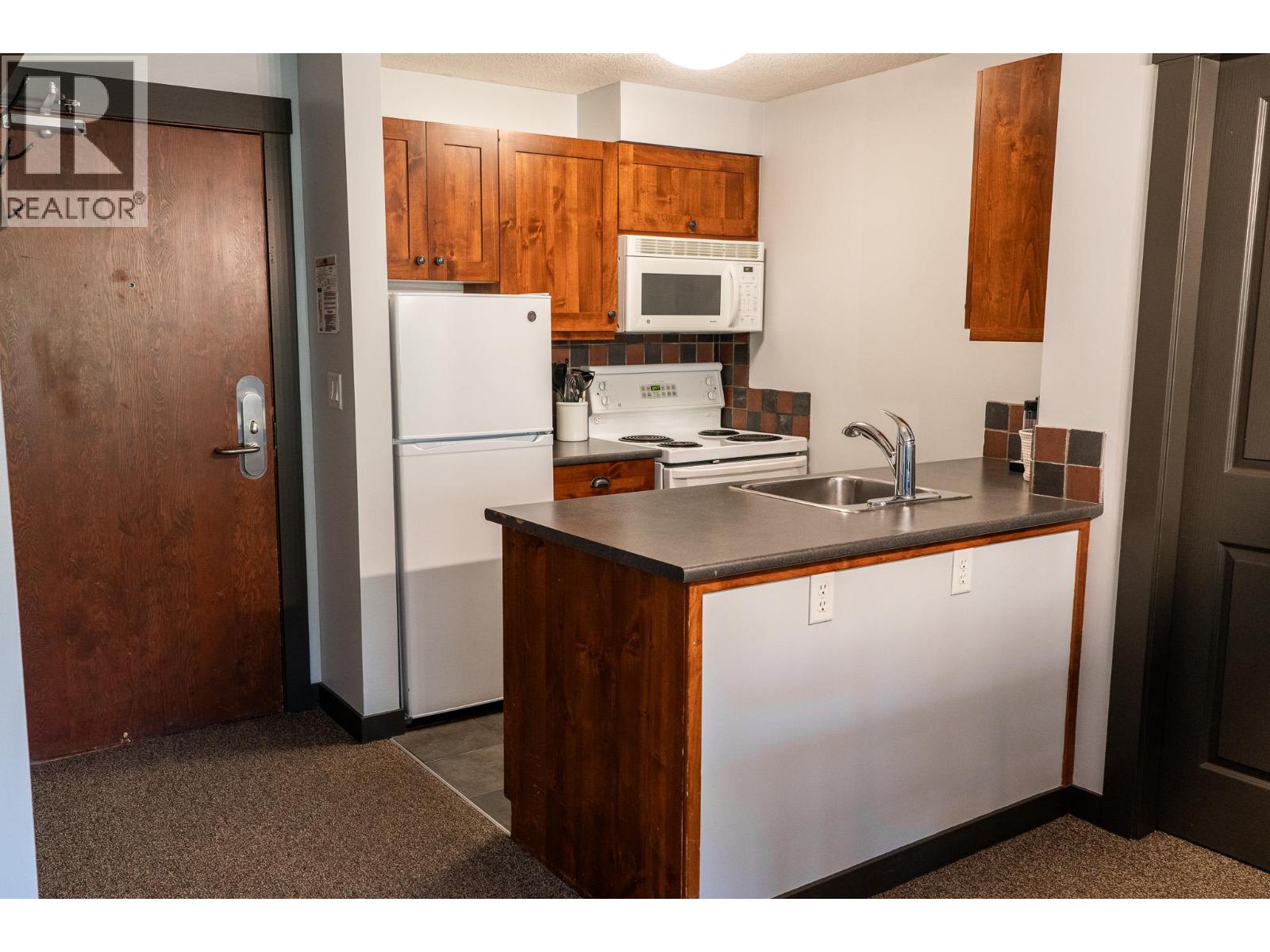 2070 Summit Drive Drive Unit# 306, Panorama, British Columbia  V0A 1T0 - Photo 4 - 10403928