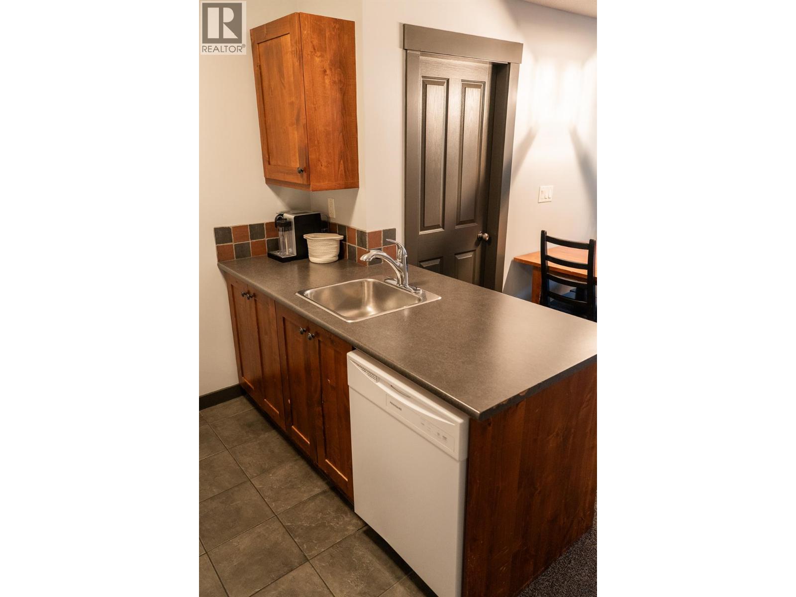 2070 Summit Drive Drive Unit# 306, Panorama, British Columbia  V0A 1T0 - Photo 5 - 10403928