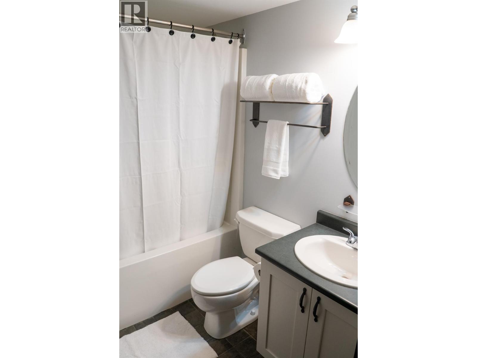 2070 Summit Drive Drive Unit# 306, Panorama, British Columbia  V0A 1T0 - Photo 6 - 10403928