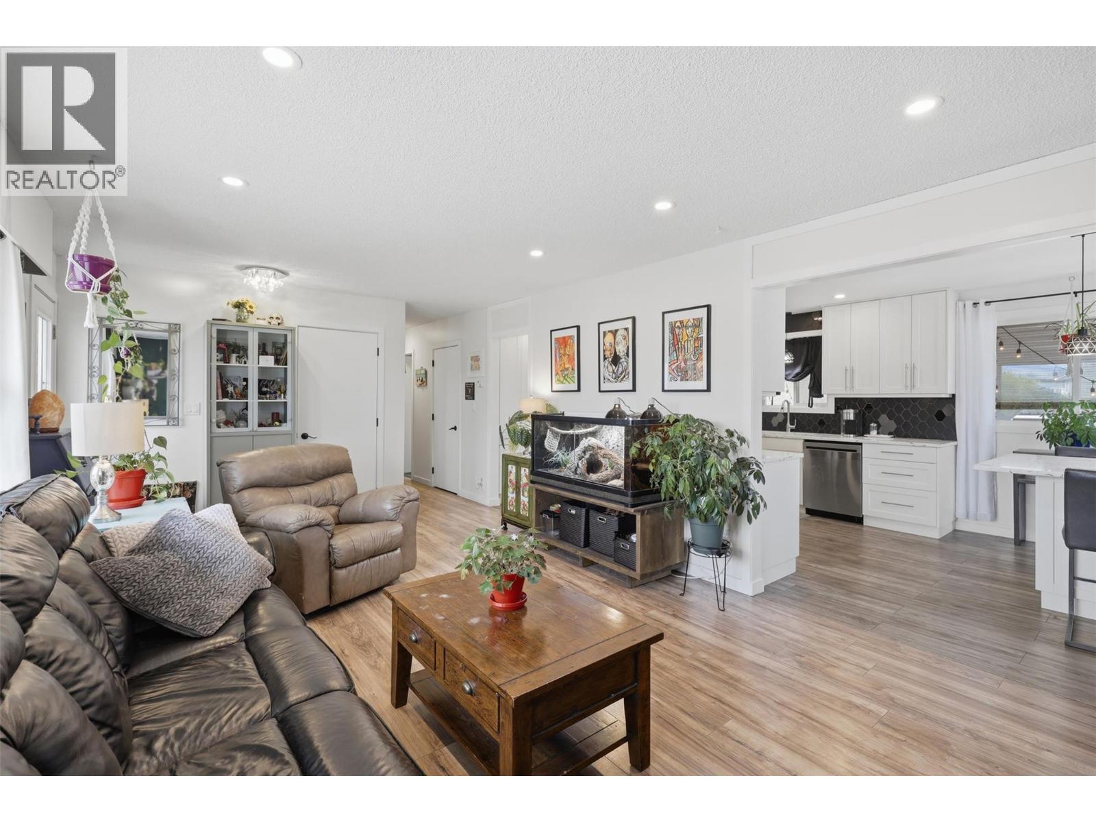 1239 10th Street, Kamloops, British Columbia  V2B 3A9 - Photo 3 - 10403812