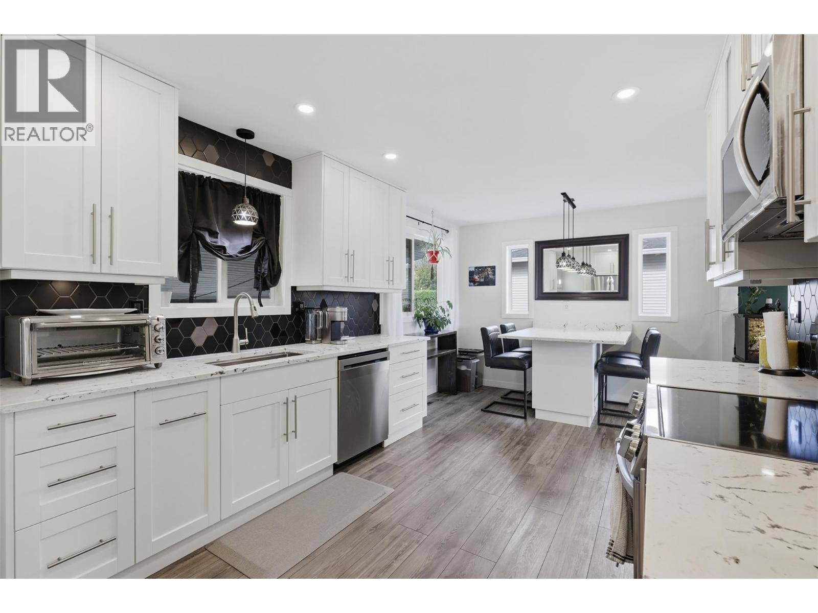 1239 10th Street, Kamloops, British Columbia  V2B 3A9 - Photo 4 - 10403812