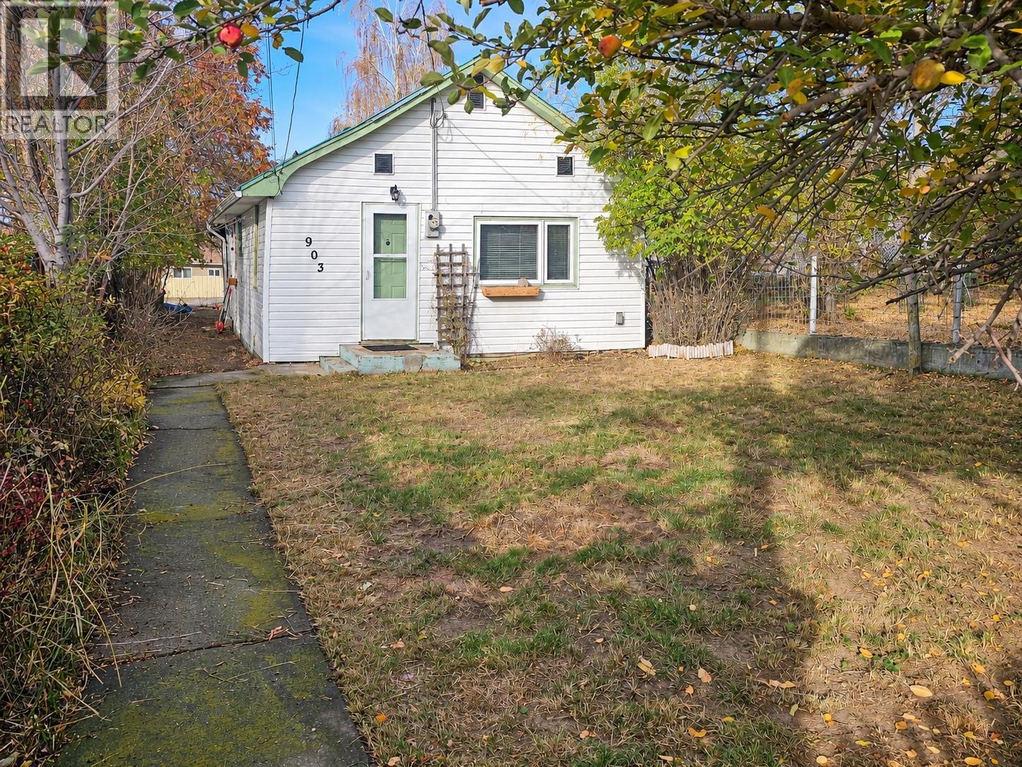 903 5a Street, Cranbrook, British Columbia  V1C 1K7 - Photo 1 - 10403833