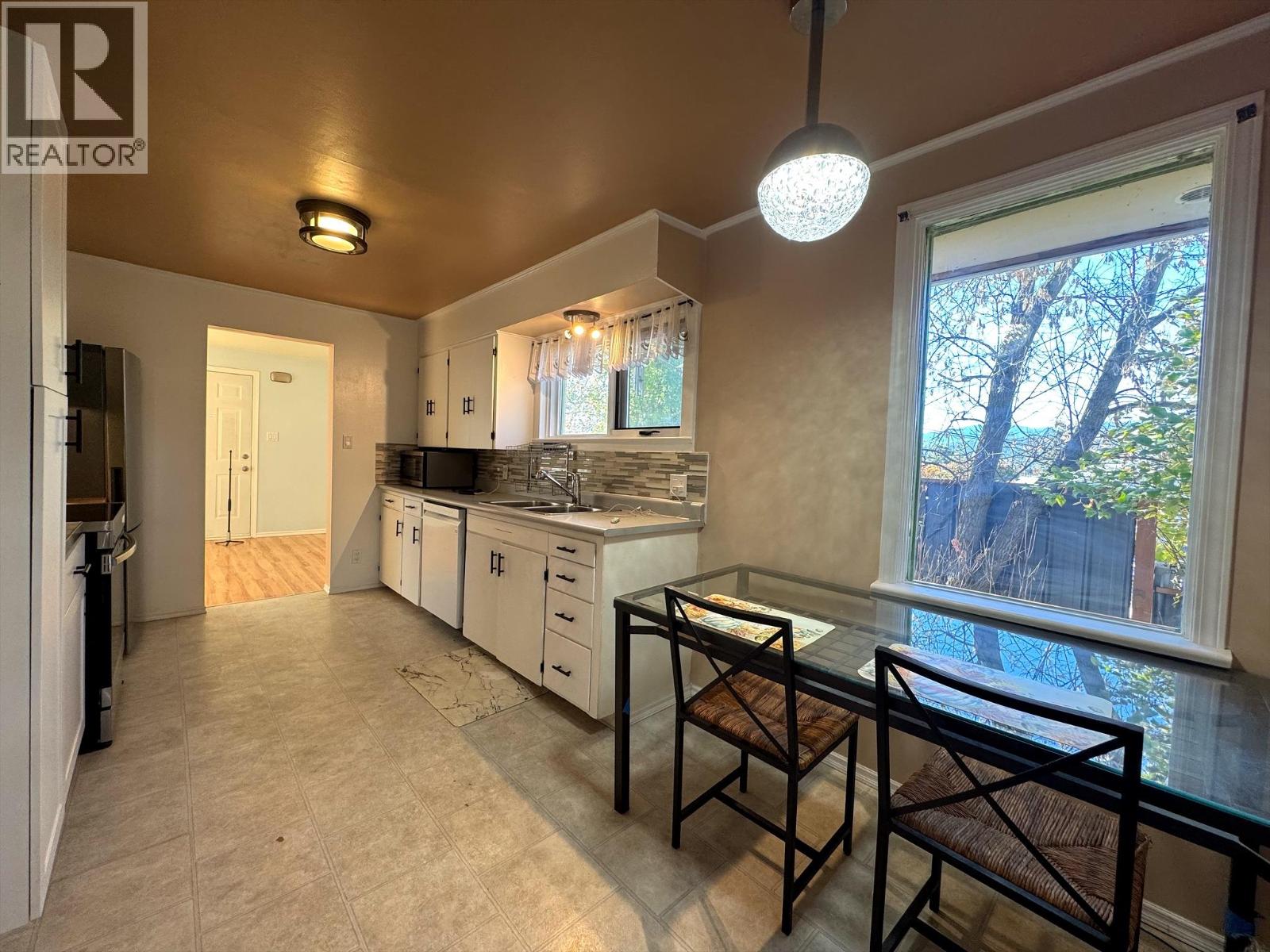 903 5a Street, Cranbrook, British Columbia  V1C 1K7 - Photo 4 - 10403833