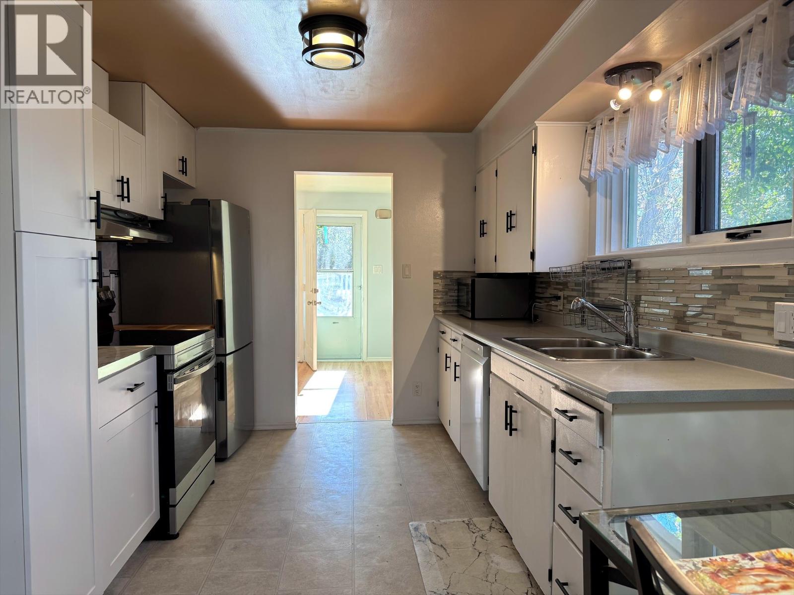 903 5a Street, Cranbrook, British Columbia  V1C 1K7 - Photo 5 - 10403833