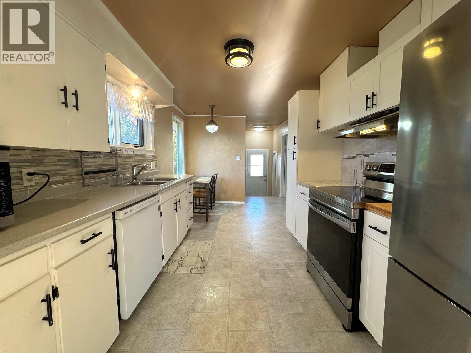 903 5a Street, Cranbrook, British Columbia  V1C 1K7 - Photo 7 - 10403833