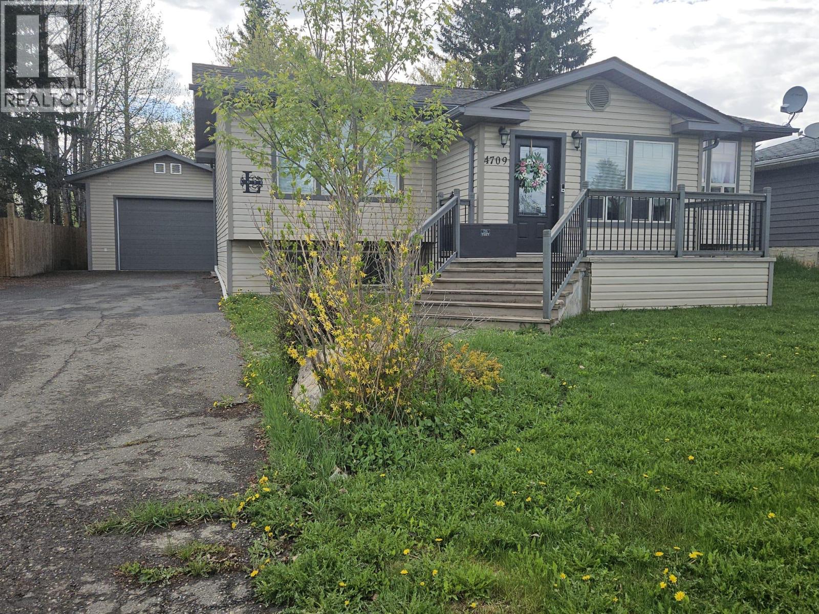 4709 45 Street Ne, Chetwynd, British Columbia  V0C 1J0 - Photo 4 - 10403956