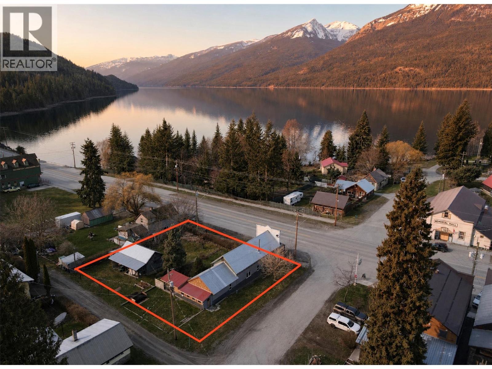 124 Lake Avenue, Silverton, British Columbia  V0G 1S0 - Photo 1 - 10403955