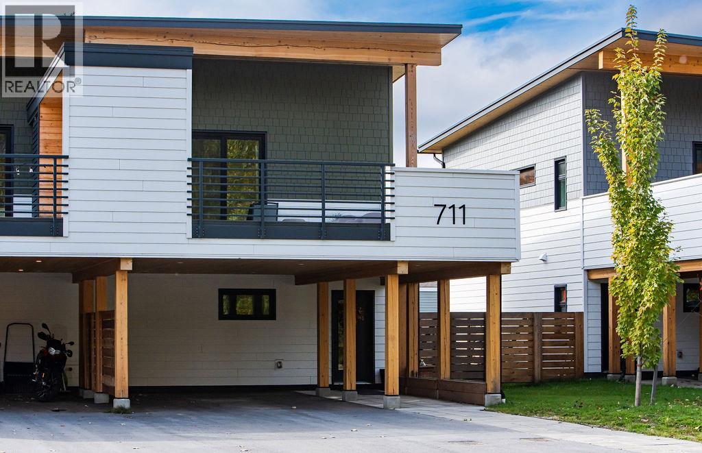 711 Olynyk Road, Revelstoke, British Columbia  V0E 2S2 - Photo 1 - 10403640