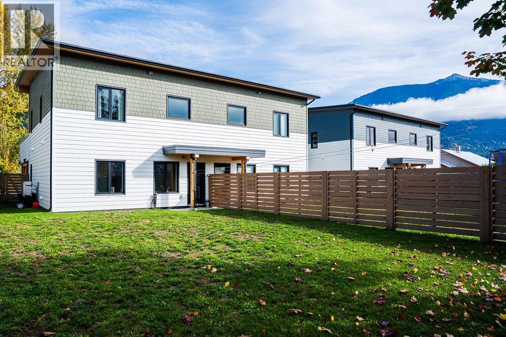 711 Olynyk Road, Revelstoke, British Columbia  V0E 2S2 - Photo 6 - 10403640