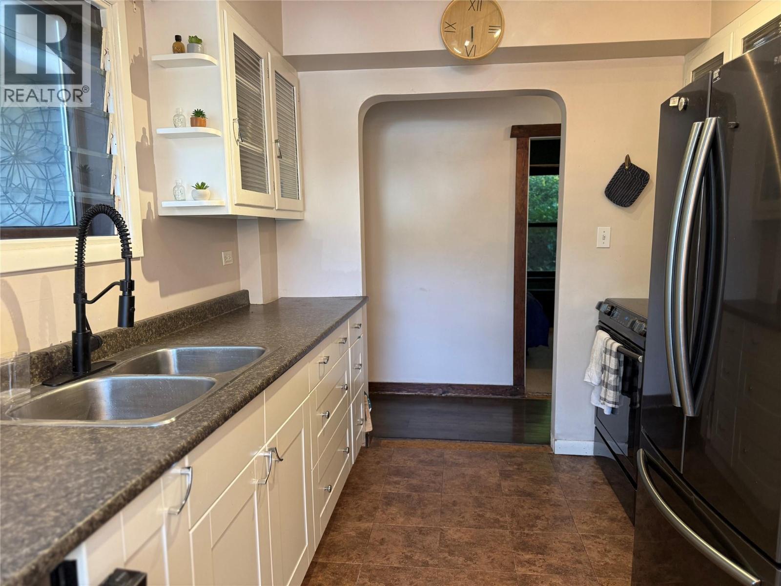 2600 Columbia Avenue, Castlegar, British Columbia  V1N 2X6 - Photo 38 - 10403927