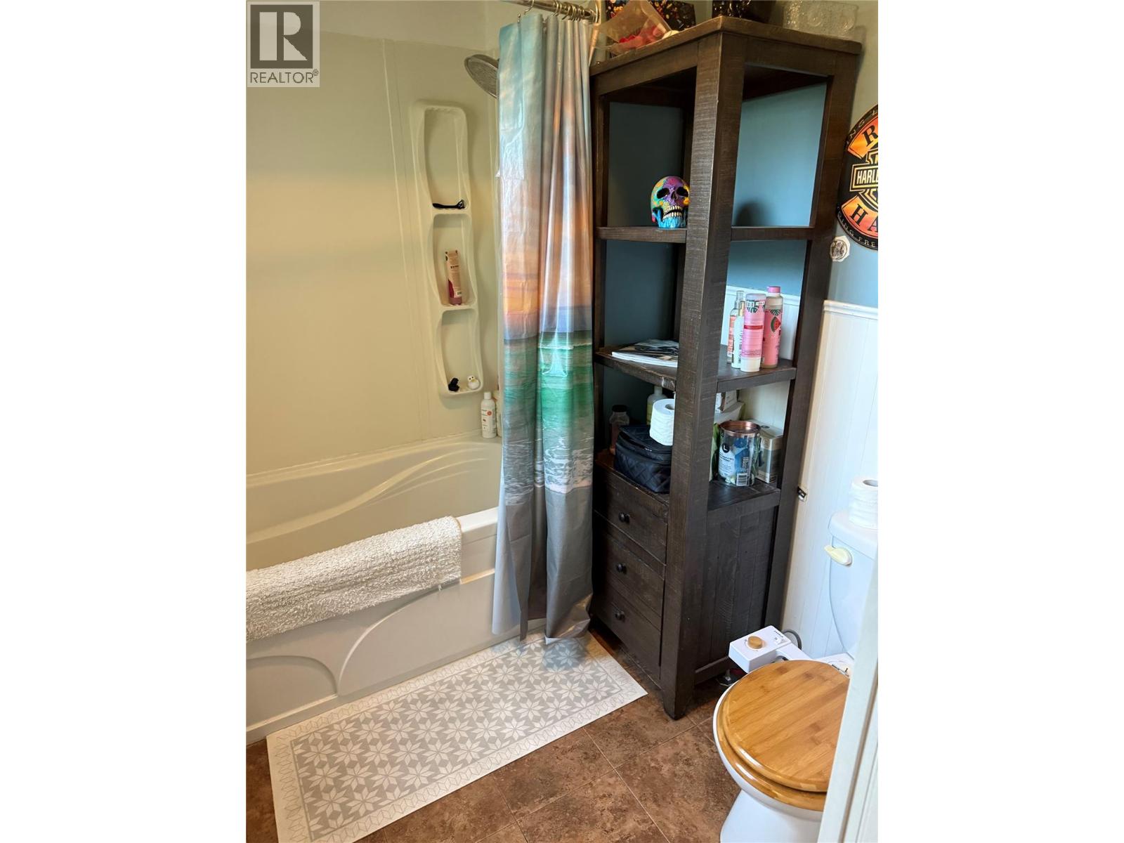 2600 Columbia Avenue, Castlegar, British Columbia  V1N 2X6 - Photo 47 - 10403927