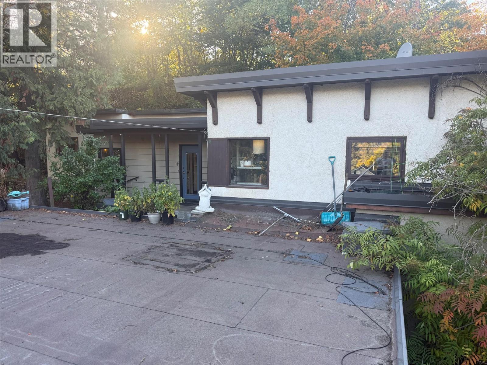 2600 Columbia Avenue, Castlegar, British Columbia  V1N 2X6 - Photo 76 - 10403927
