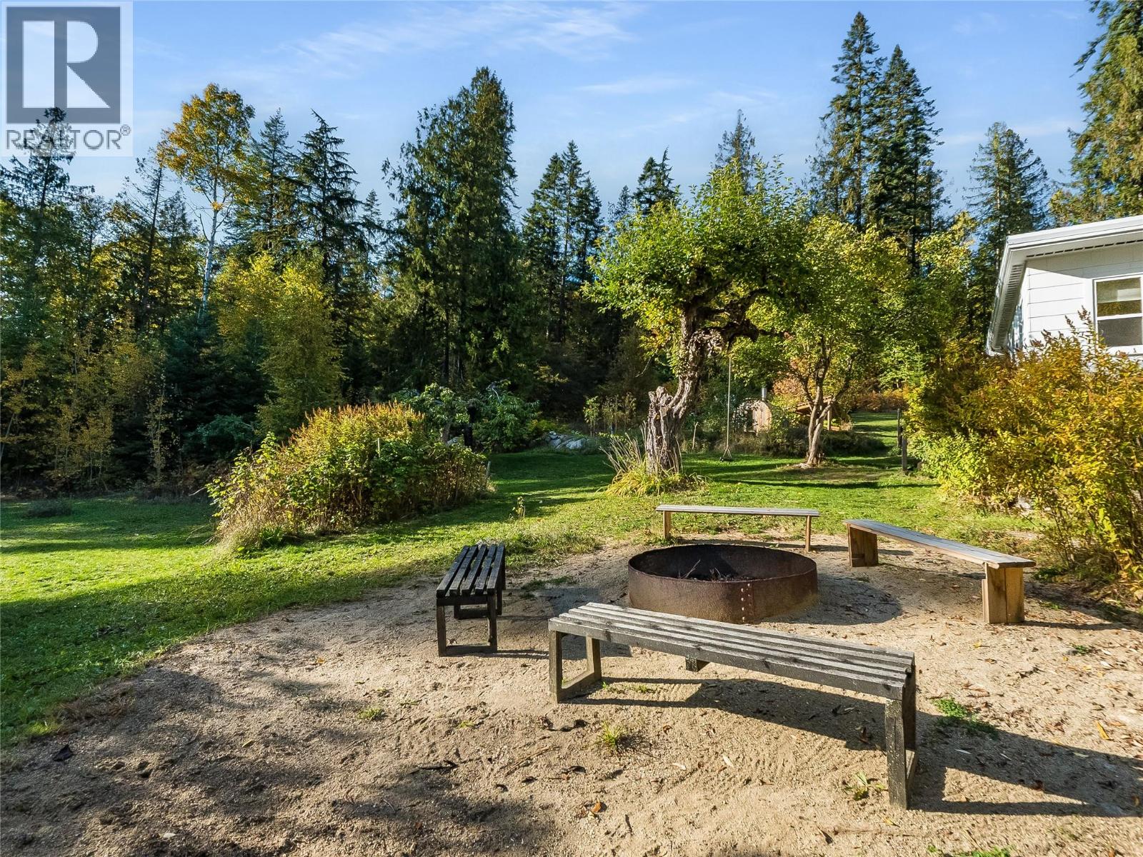 5995 Longbeach Road, Nelson, British Columbia  V1L 6P3 - Photo 12 - 10403828