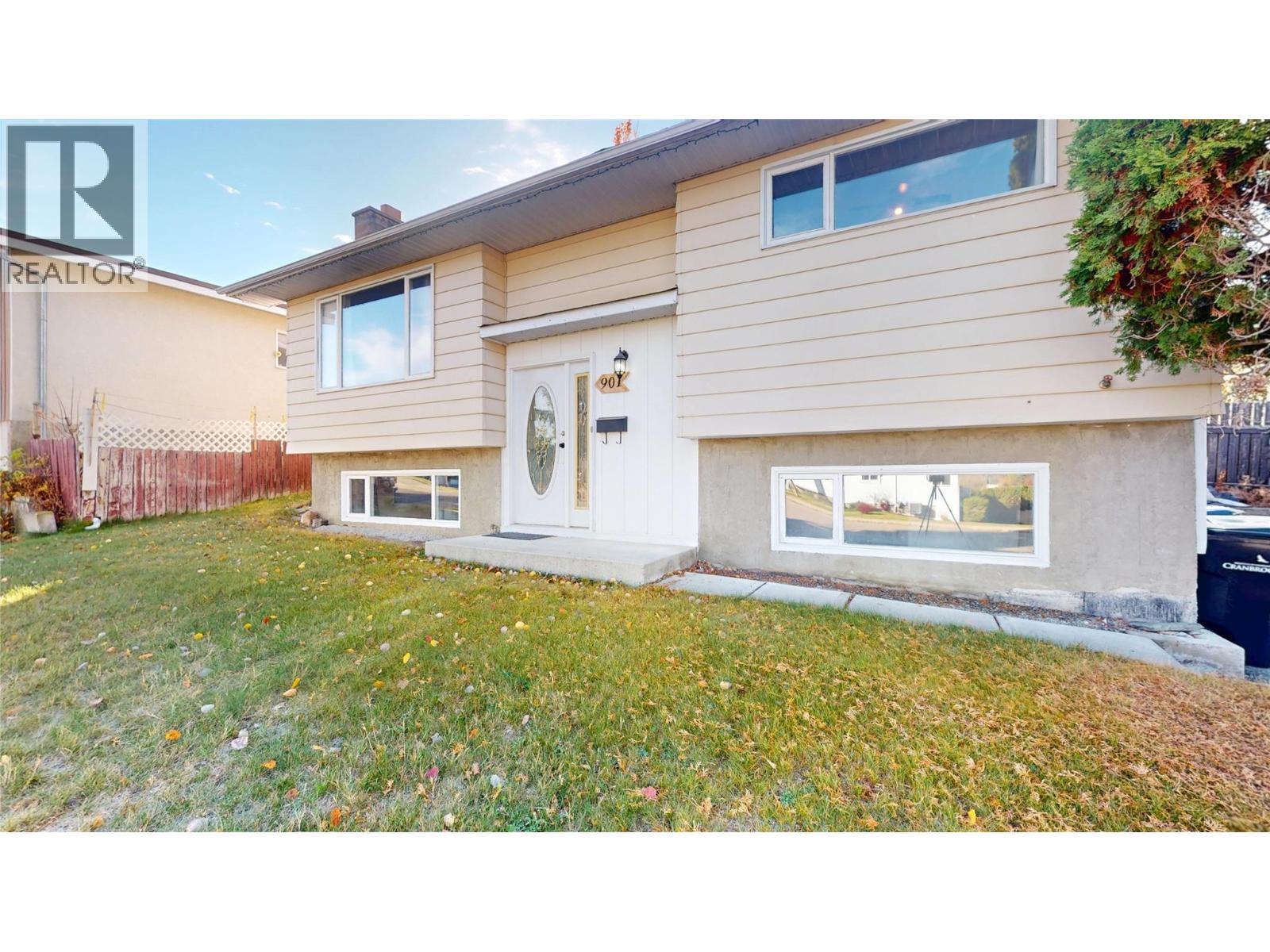 901 14th Street S, Cranbrook, British Columbia  V1C 1Y2 - Photo 2 - 10403729