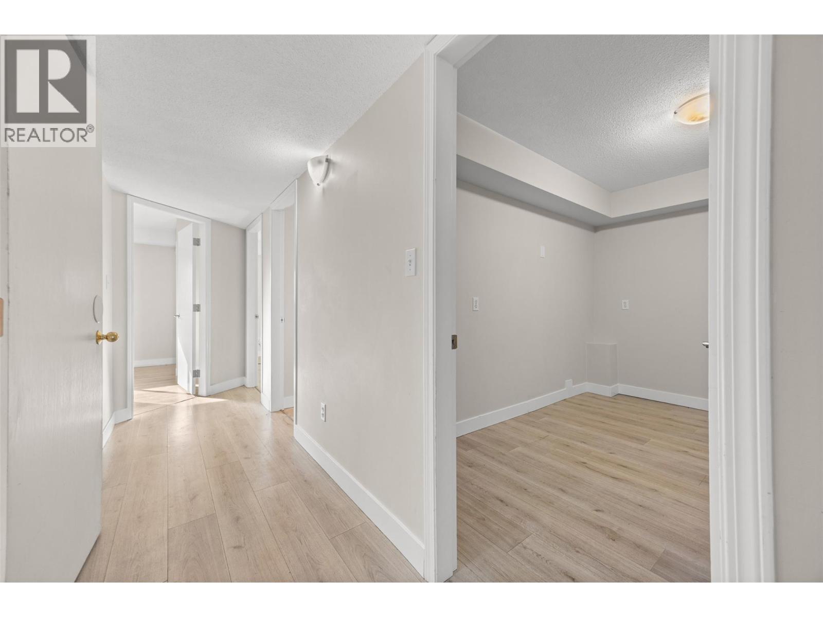 721-725 Francis Avenue, Kelowna, British Columbia  V1Y 5G6 - Photo 39 - 10403767