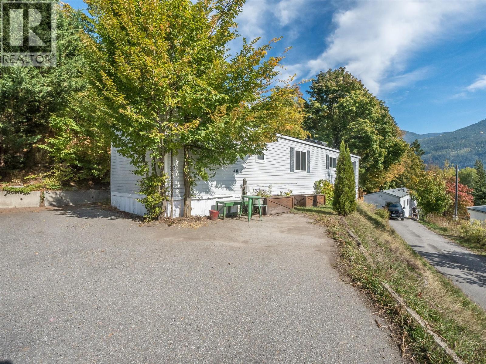 739 Highway 3a Highway Unit# 30, Nelson, British Columbia  V1L 6M4 - Photo 1 - 10403329