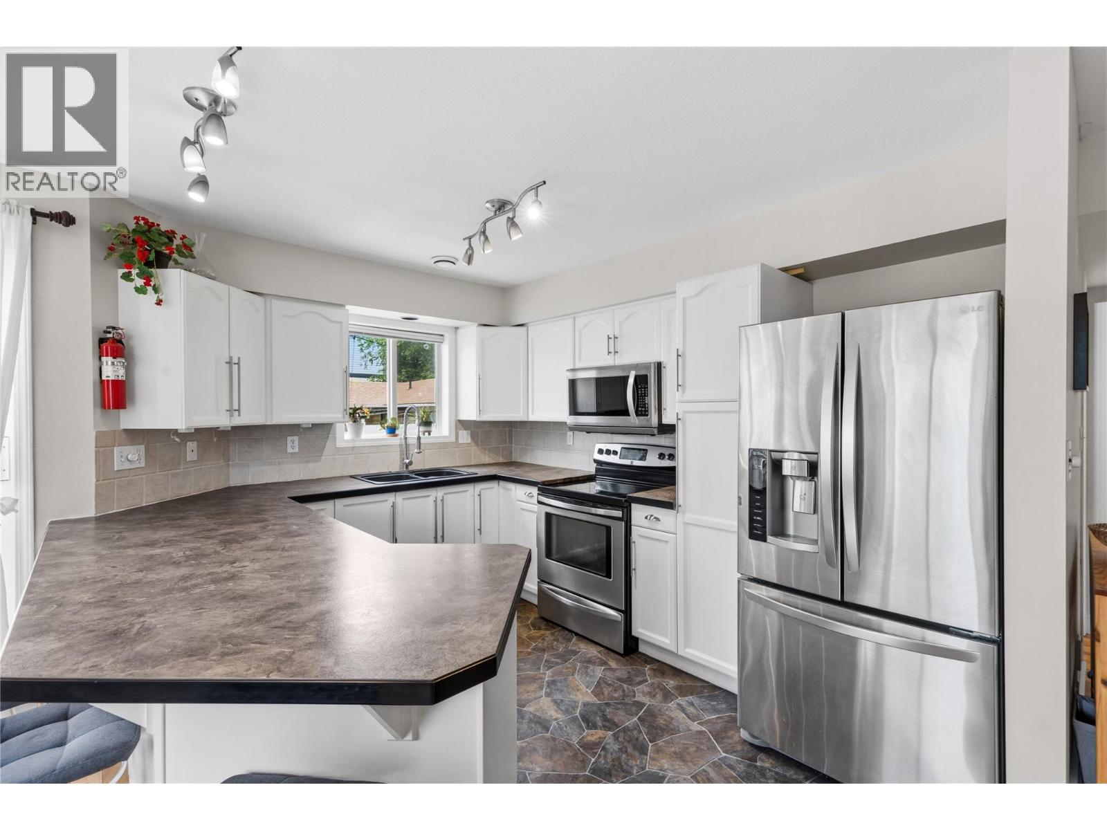 99 Calgary Avenue Unit# 101, Penticton, British Columbia  V2A 2T7 - Photo 2 - 10403991