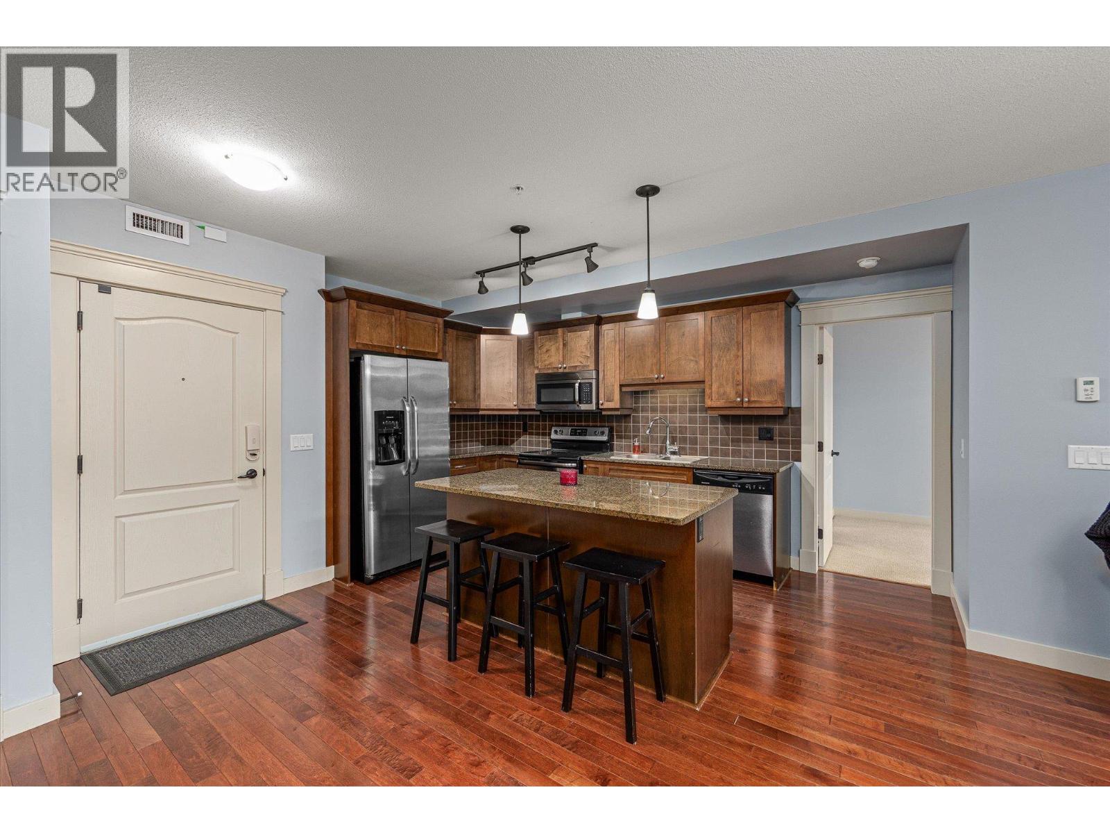 2070 Boucherie Road Unit# 402, West Kelowna, British Columbia  V4T 3K9 - Photo 3 - 10403982