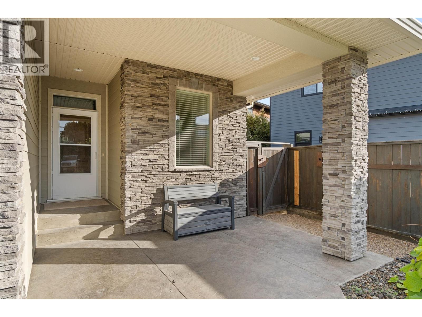 710 Hayward Place, Kamloops, British Columbia  V2B 0G1 - Photo 4 - 10404071